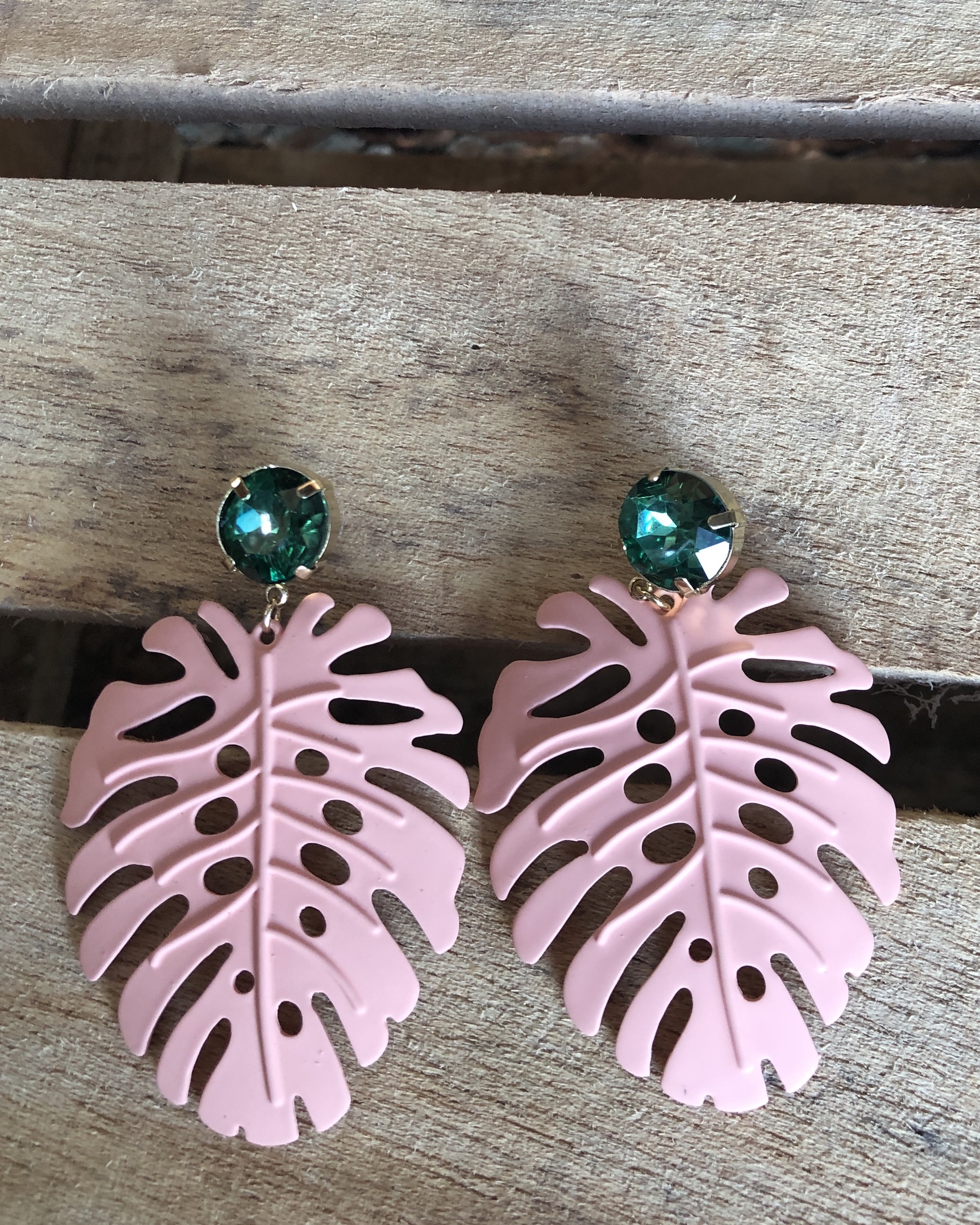 Anting Daun Wanita