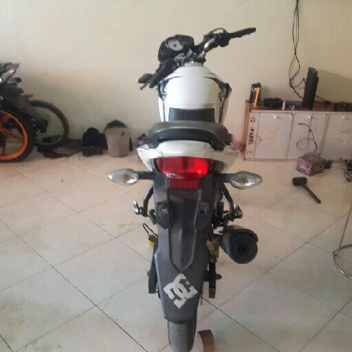 CB 150 Streetfire FI Putih Tahun 2013 3