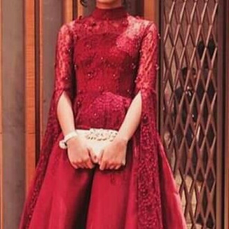Gaun Merah Elegan 3
