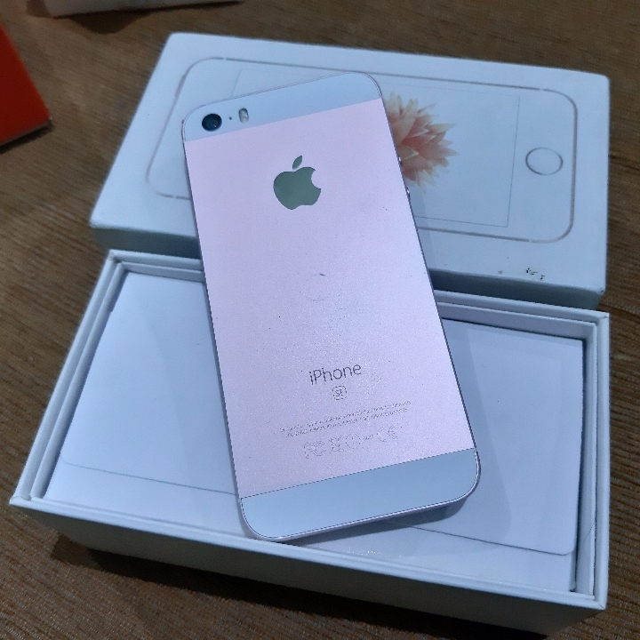 Iphone SE 16 GB rose gold Fullset 2