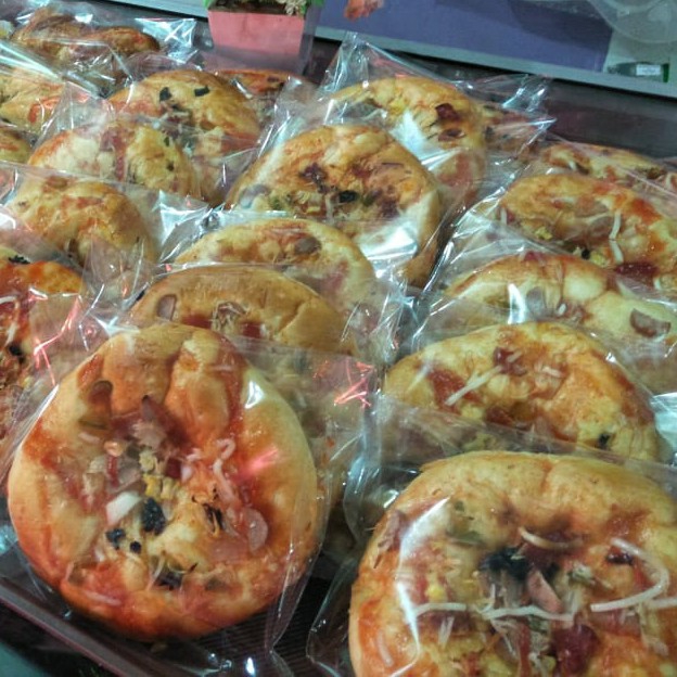 PIZZA MINI ATAU ROTI SOSIS 2