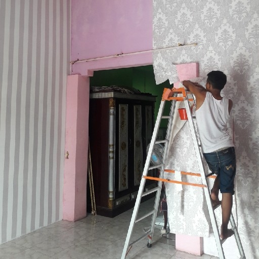 Pengerjaan Wallpaper dirumah pak Ismadi Mojosari 2