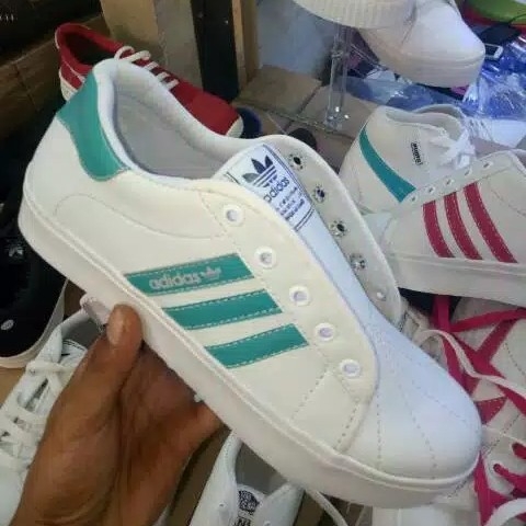 SEPATU ADDIDAS FLAT TOSCA 2