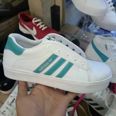 SEPATU ADDIDAS FLAT TOSCA 3