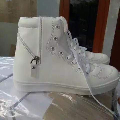 SEPATU BOOT CB09 PUTIH 2