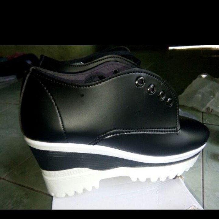 SEPATU BOOT DOCMART HITAM 4