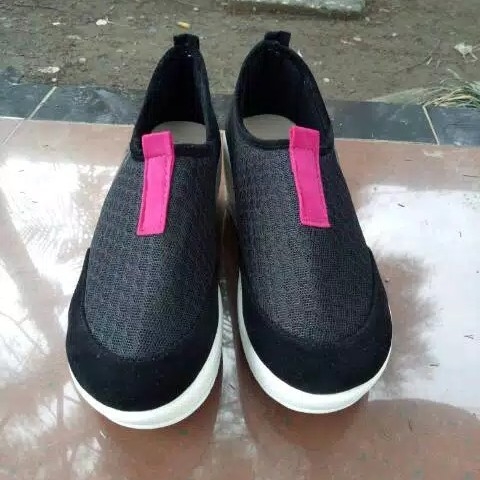 SEPATU M HITAM DAN ABU 2