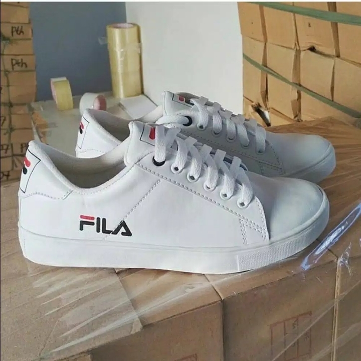 SEPATU SNEAKER FFILAA 2