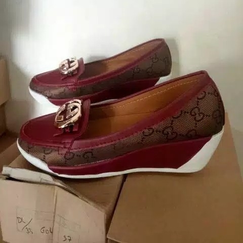 SLIP ON GUCCI MARUN 2