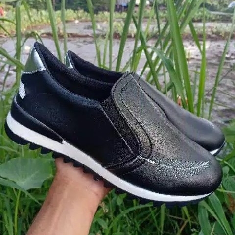 SLIPON PADI HITAM DAN PUTIH 3