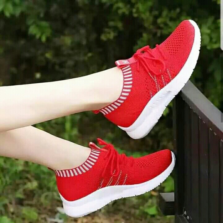 Sepatu Sneaker Monic 5