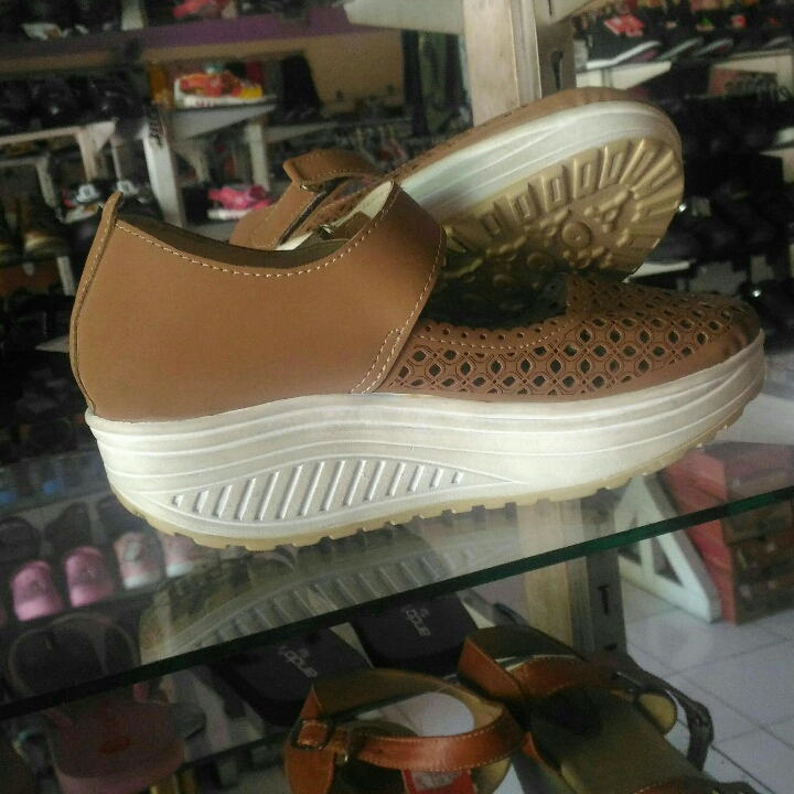 Sepatu Cathie Martin 2