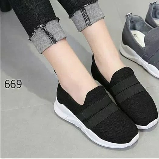 Sepatu Slip On Rubber DM40 Hitam 2