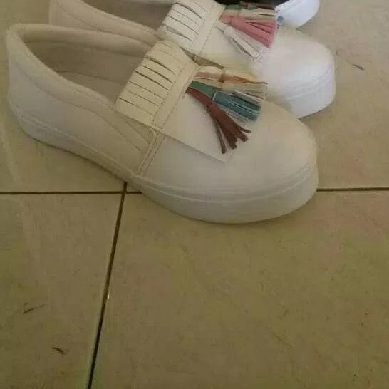 Sepatu Slip On Rumbay VM14 Putih 2