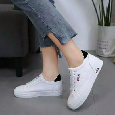 Sepatu Sneakers Fila Dea Hitam 222 2