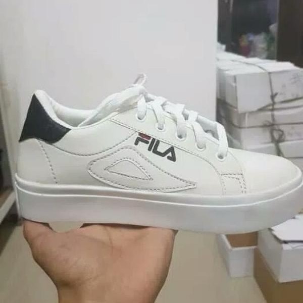 Sepatu Sneakers Fila Dea Hitam 222 3