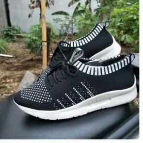 Sepatu Sneakers Monic Hitam 2