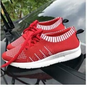 Sepatu Sneakers Monic Merah 2
