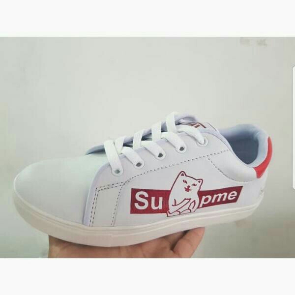 Sneakers Supme Merah 2