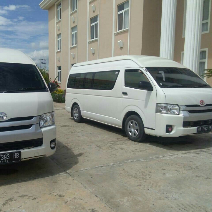 Toyota Hiace Commuter  2