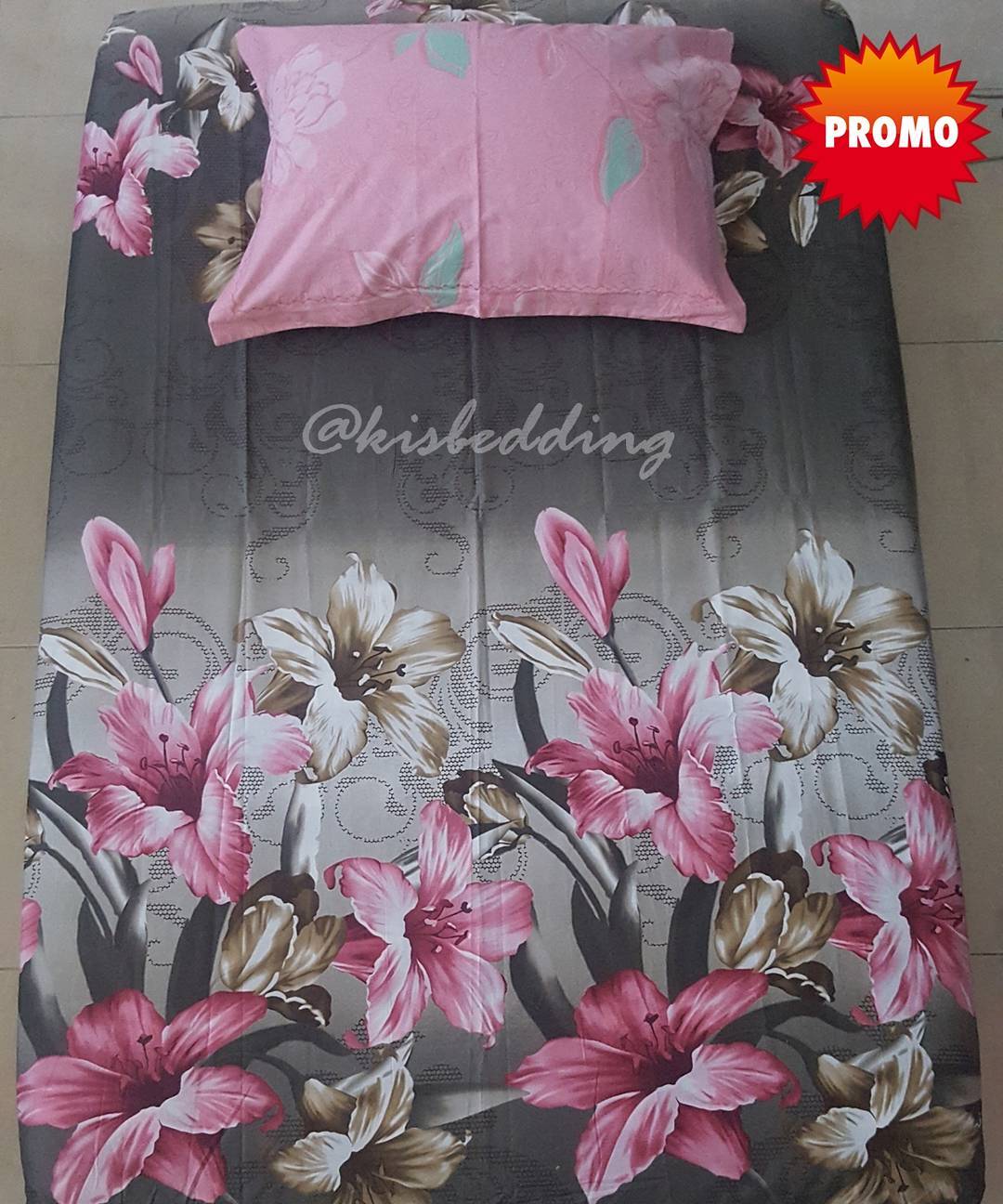 Sprei Motif Bunga-bunga Abu-abu