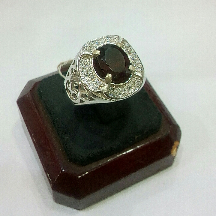  Batu Garnet