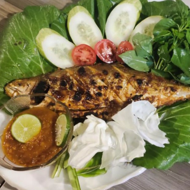 Ikan Kuwe Lilin Bakar