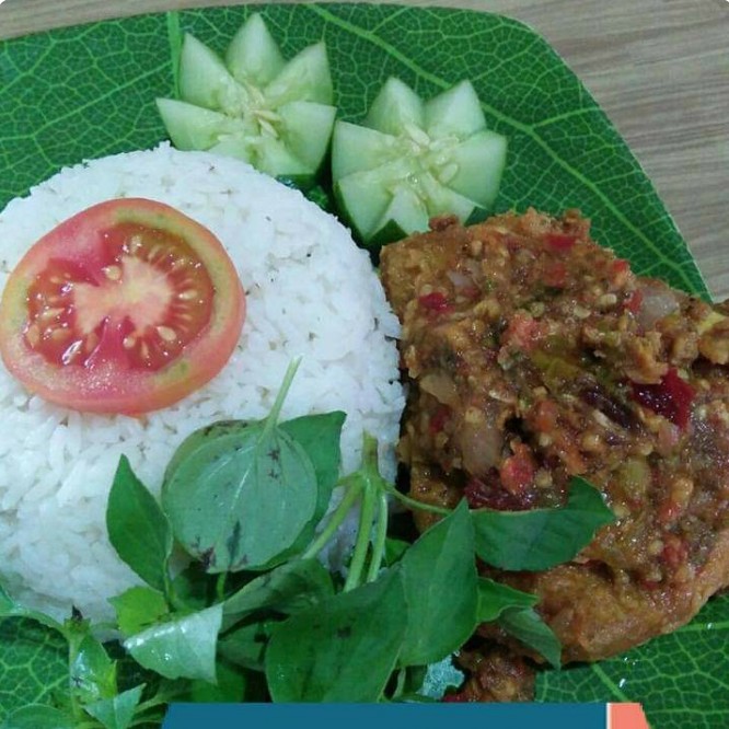 Ayam Geprek Uwik Plus Nasi