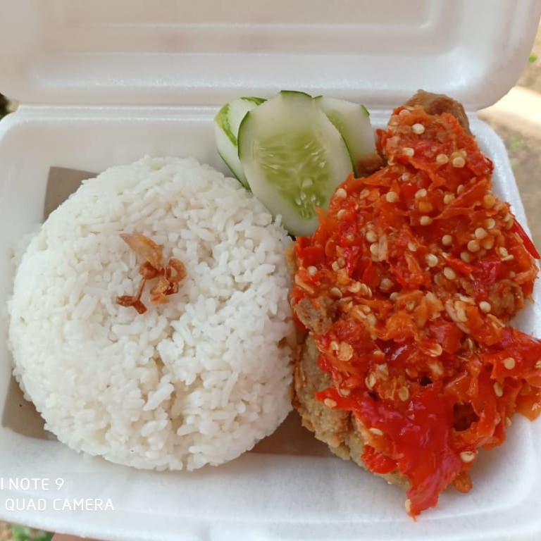 Ayam Geprek Porsi Jumbo