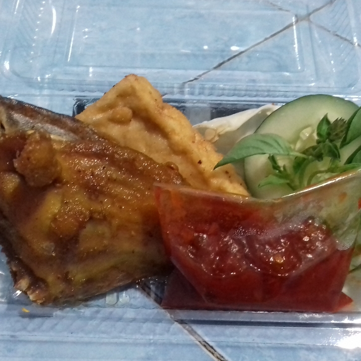 1 Porsi Ayam Kampung Goreng Lalapan