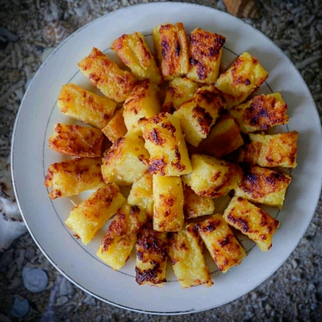 ANEKA KUE SEDAP KUE BIKA UBI 1 BOX  UKURAN SMALL  MERK ANEKA KUE PER