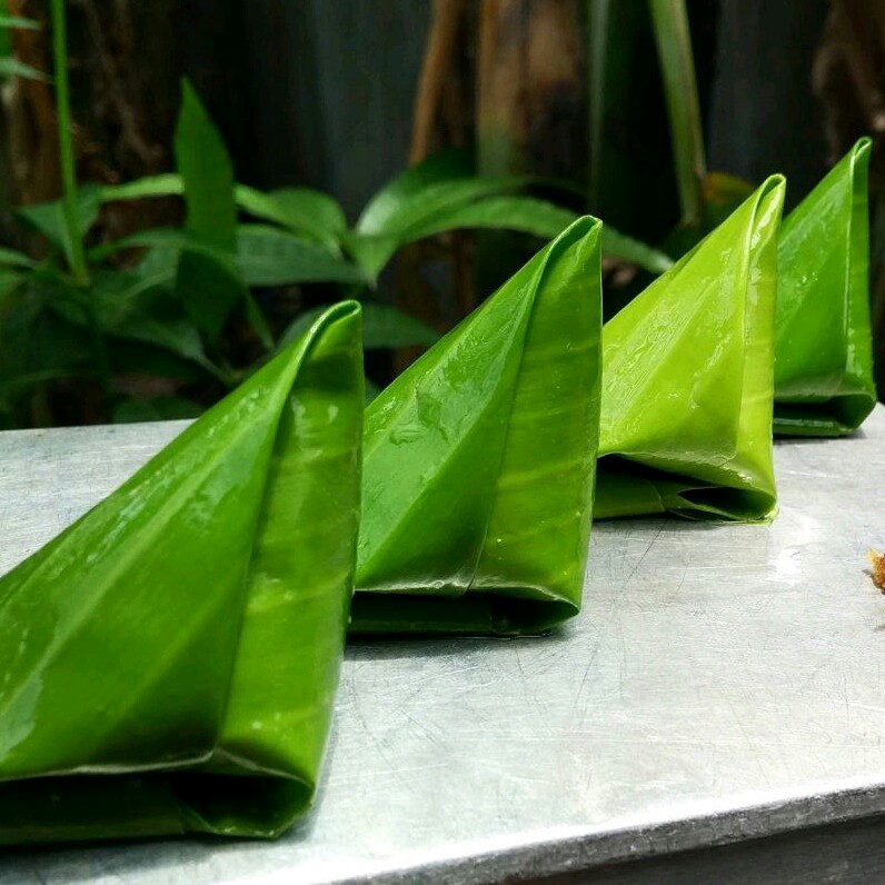 ANEKA KUE SEDAP KUE BUGIS 1 BOX  UKURAN MEDIUM  MERK ANEKA KUE PE