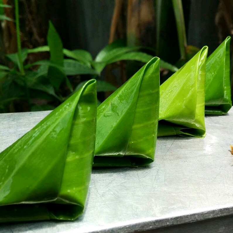 ANEKA KUE SEDAP KUE BUGIS 1 BOX  UKURAN MEDIUM  MERK ANEKA KUE PE 3