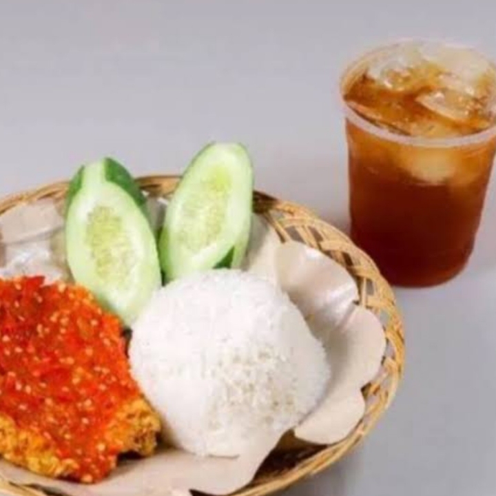 AYAM GEPREK ES TEH 