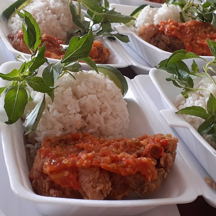AYAM GEPREK NASI