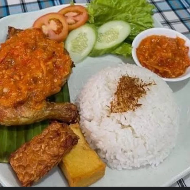 AYAM PENYET 