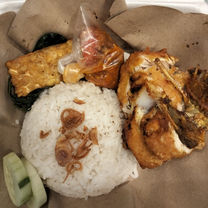 AYAM PENYET