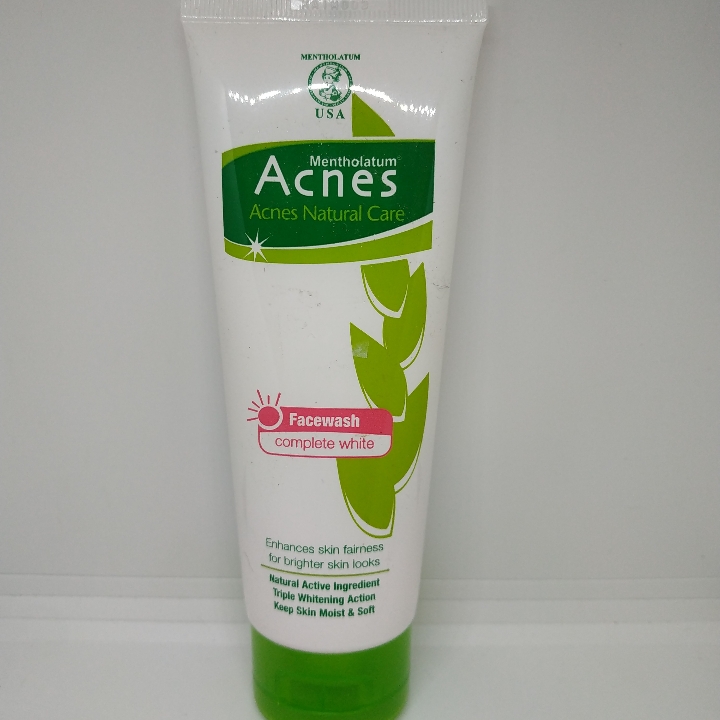 Acnes Complete White Facewash