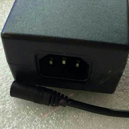 Adapter Laptop Universal Nb25 OMAD4CBKL D10 3