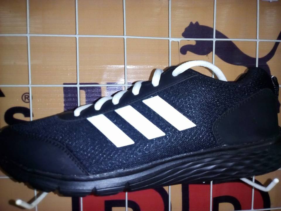 Adidas Hitam