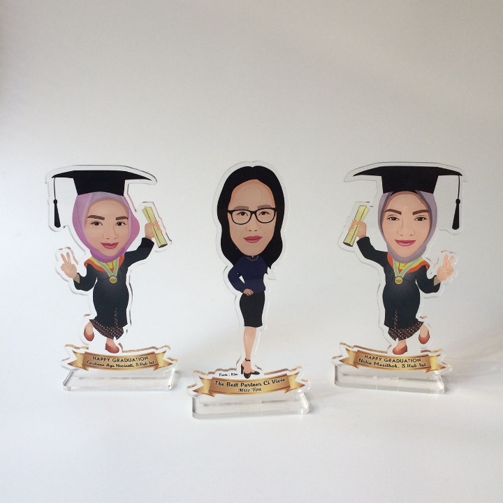 Akrilik Wisuda Karikatur