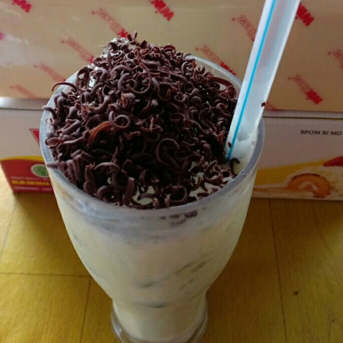 Alpukat kocok toping coklat
