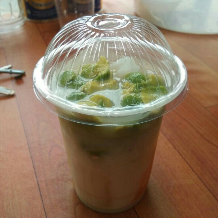 Alpukat toping kelapa muda
