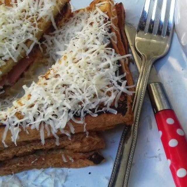 Aneka Roti Bakar Tabur Keju