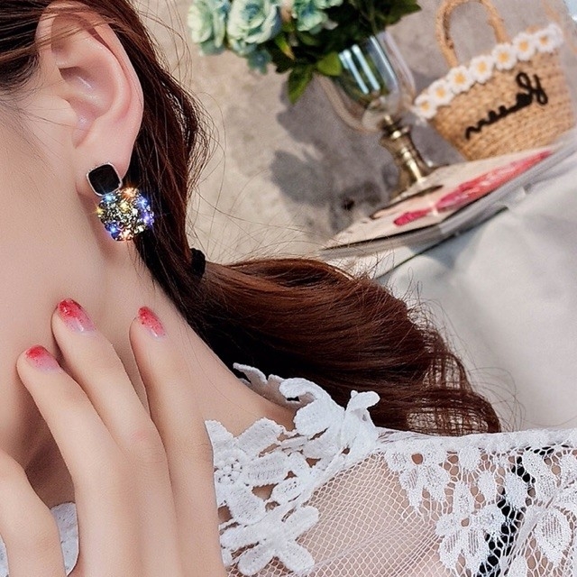 Anting Berlian Geometris