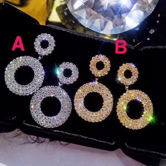 Anting Panjang Dengan Berlian Imitasi