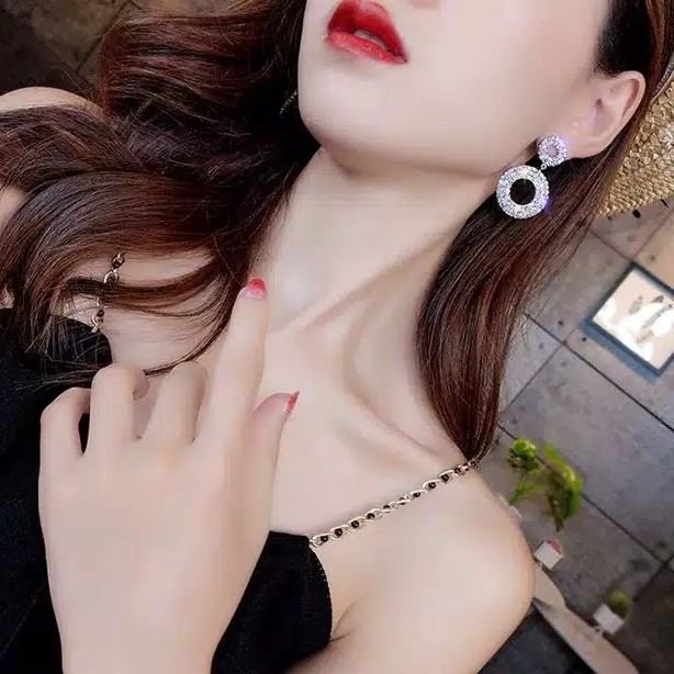 Anting Panjang Dengan Berlian Imitasi 2
