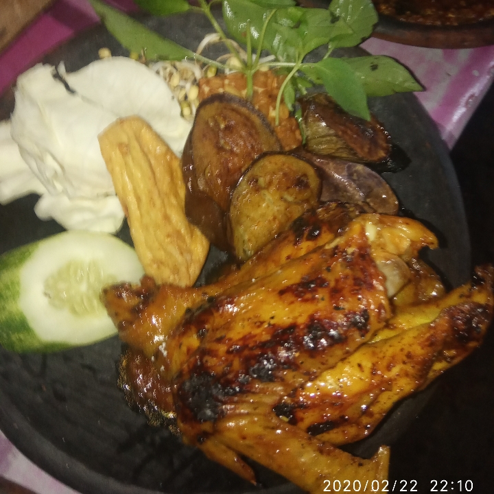 Ayam Bakar  Tempe Tahu Terong Lalapan Sambal
