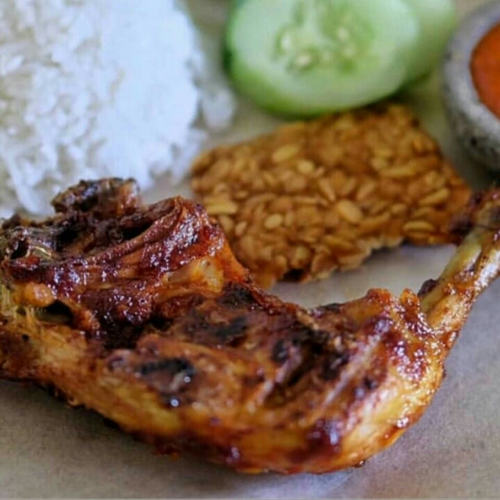 Ayam Bakar Dan Nasi Lalah Ngawag