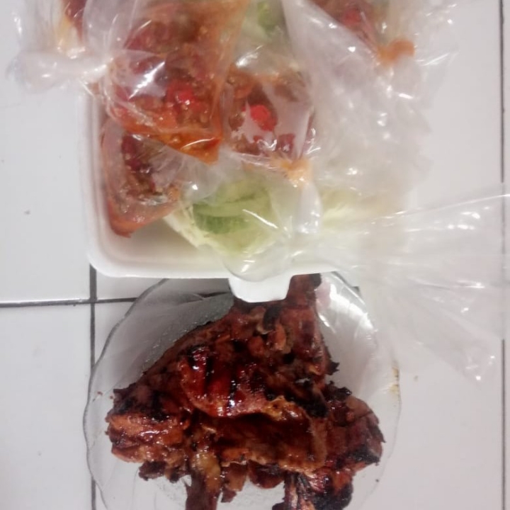 Ayam Bakar  Sambel Lalapan